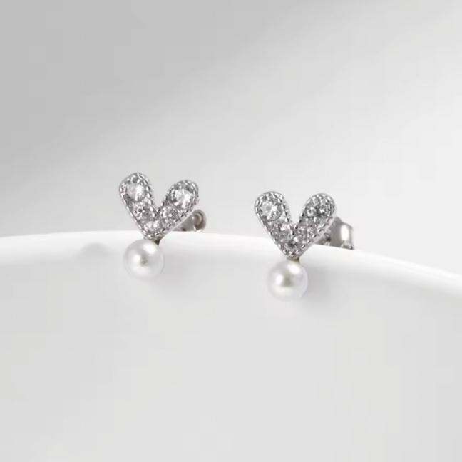 Crystal heart studs with pearl