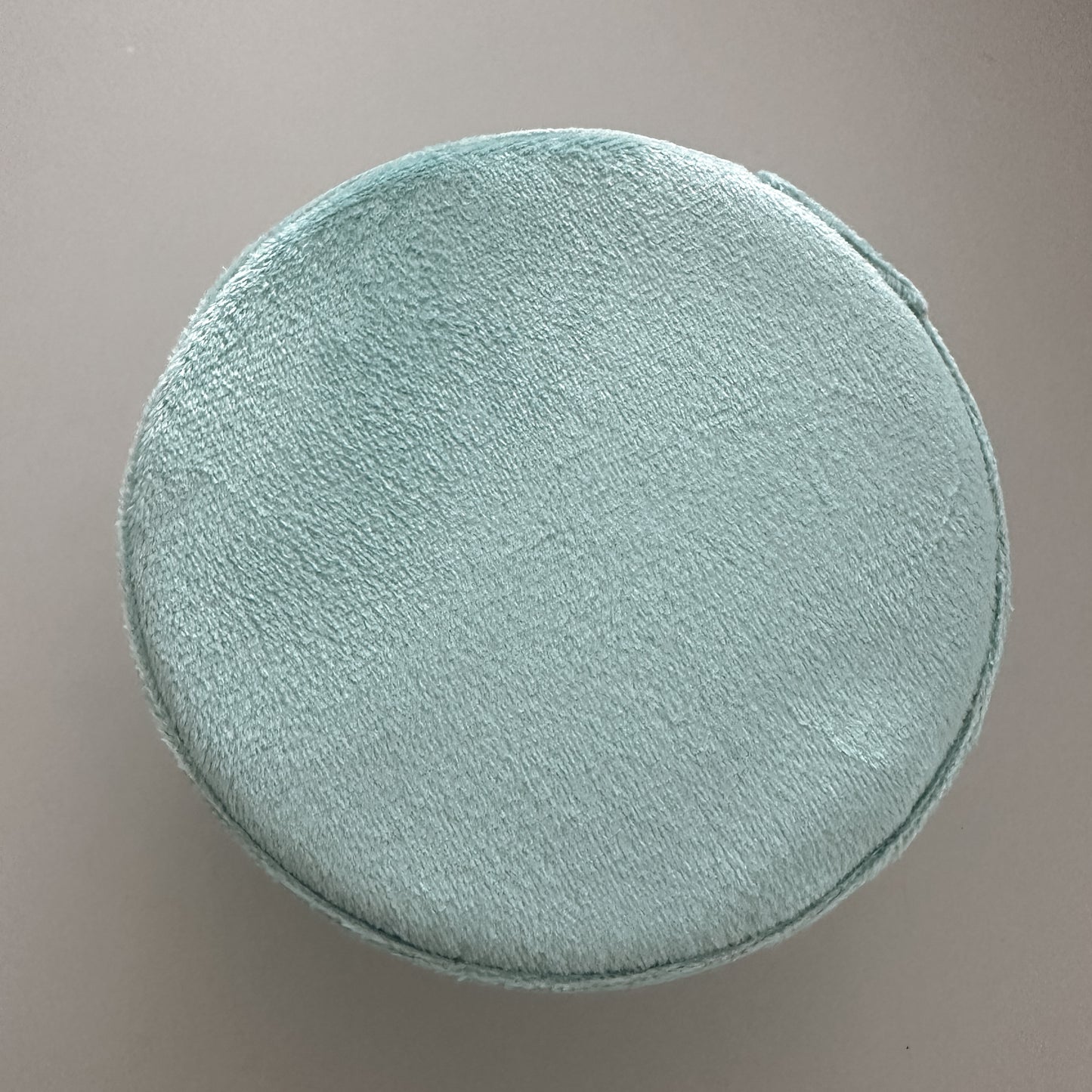 Round turquoise velvet jewellery box