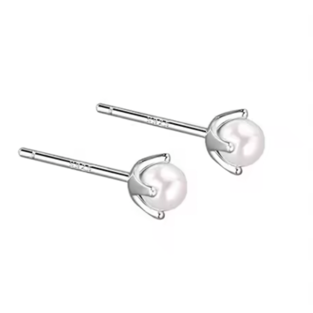Pearl simple stud earrings