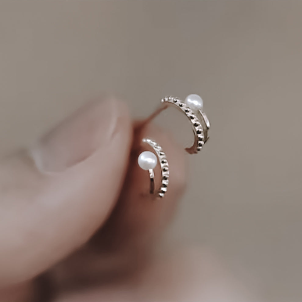 Double hoop effect with pearl – little earring company